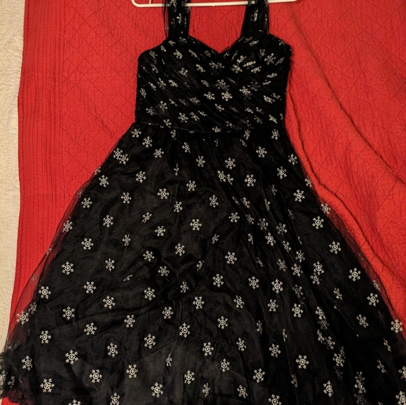 Sparkly Snowflake Dress - Picture 3 of 4